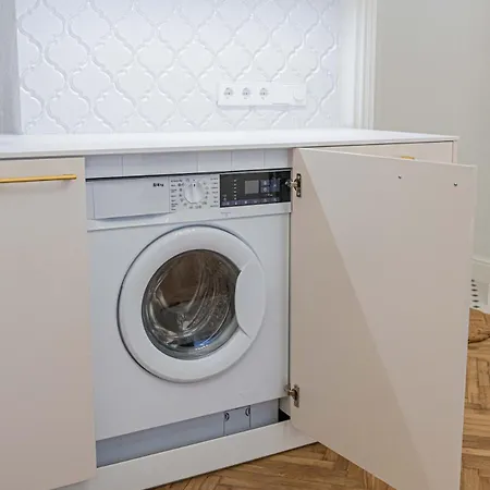 Elegant In Center Apartman